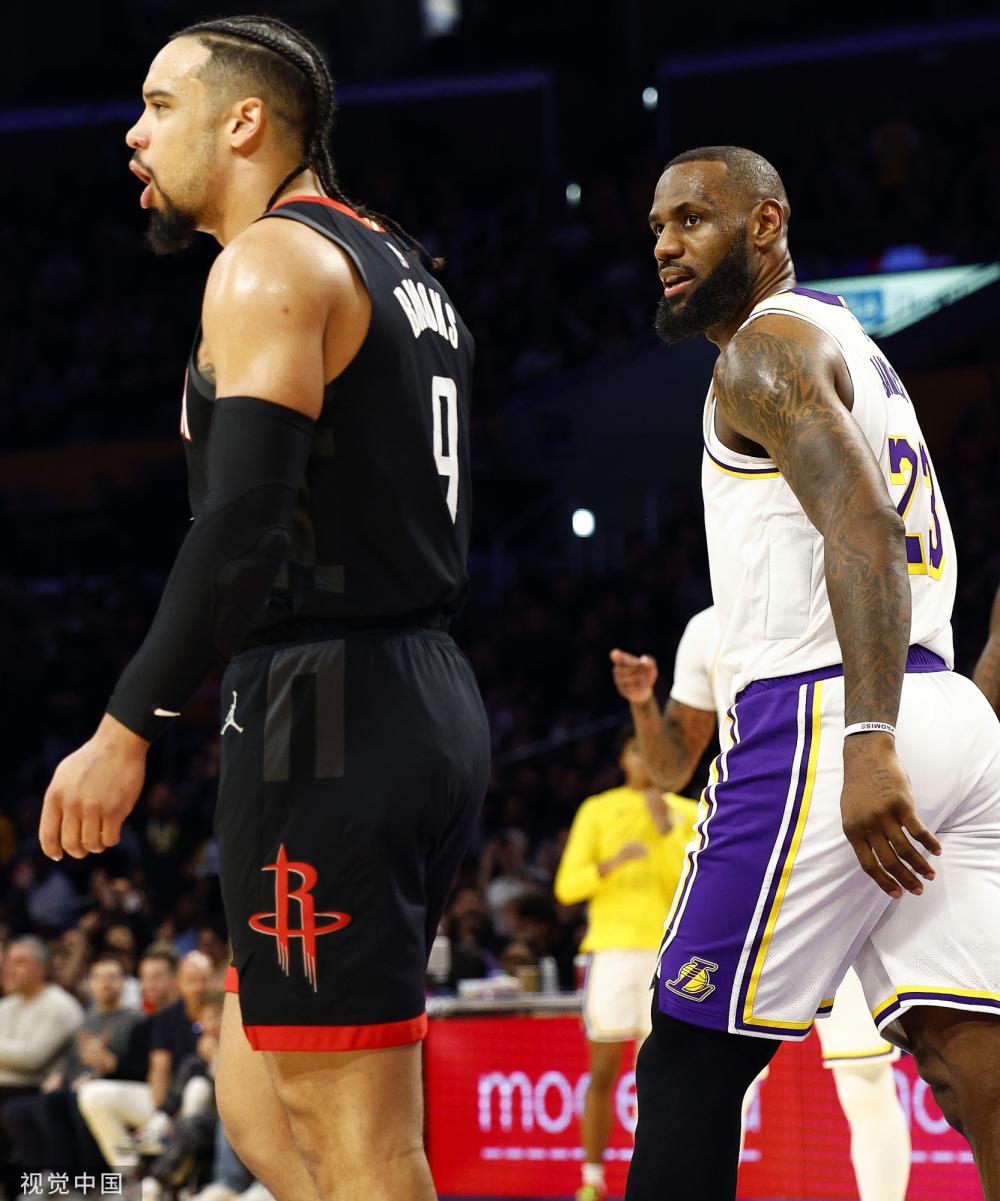 通过强调 通过强调